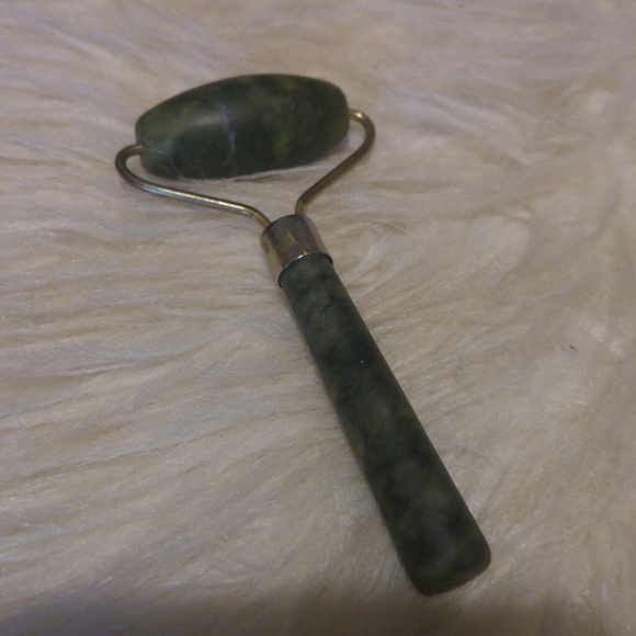 NWT Sassy + Chic Jade Facial Roller - Picture 8 of 10